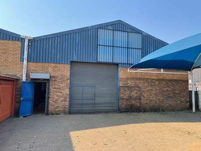 2,000m² Warehouse For Sale in Alrode South