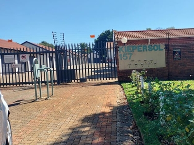 3 Bedroom duplex townhouse - sectional to rent in Fairland, Randburg