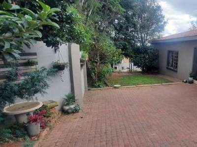 3 Bedroom House To Let in Model Park