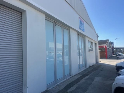 Modern warehouse To Let in North End