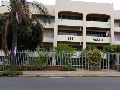 Spacious two bedroom flat to rent in Bet Amali, Southernwood
