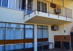 3 bedroom flat for sale in upington central