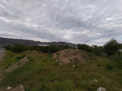 496 m² Land available in Gustrouw