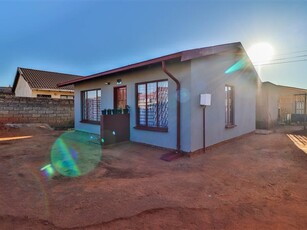 2 Bed House in Protea Glen