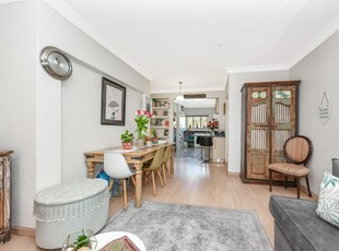 2 Bedroom Apartment For Sale in Hyde Park