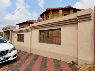 4 Bedroom House for Sale and to Rent For Sale in Chiawelo -