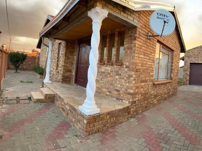 House For Sale In Bloemside, Bloemfontein