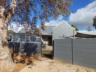 House For Sale In Riversdale, Western Cape