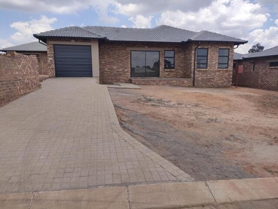 Townhouse For Sale In Witbank Central, Witbank