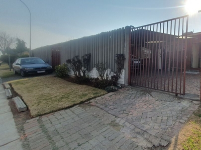 2 Bedroom Freehold For Sale in Actonville
