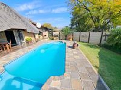 4 Bedroom House for Sale For Sale in Protea Park - MR586837