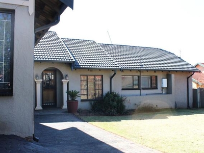 House For Sale In Helderkruin, Roodepoort