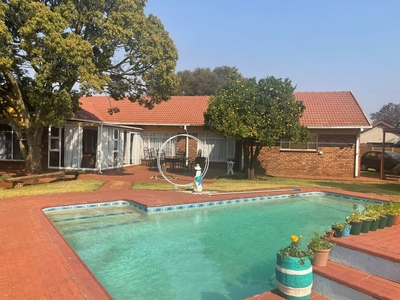 House For Sale in Kanonkop