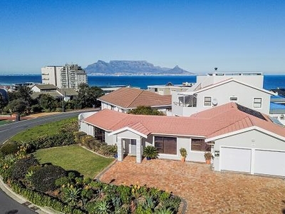 Stunning Four Bedroom Family Home in Bloubergstrand, Cape Town