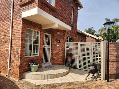Townhouse For Rent In Little Falls, Roodepoort