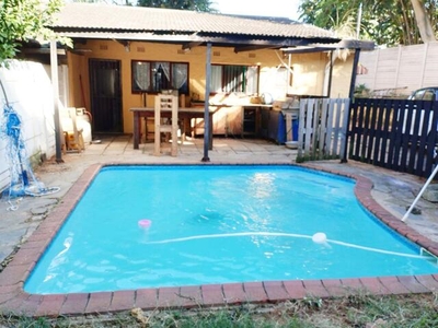 Townhouse For Sale In Bluff, Durban