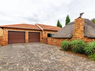 Townhouse For Sale In Radiokop, Roodepoort