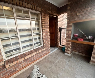 2 Bedroom Apartment For Sale in Waterval East