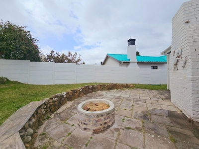 2 bedroom house for sale in Kleinmond