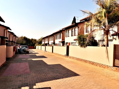 2 Bedroom Townhouse For Sale in Kempton Park Ext 5