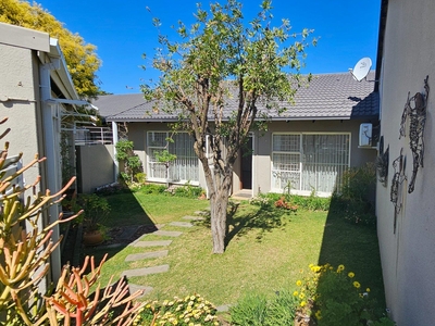 2 Bedroom Townhouse to rent in Heuwelsig - Montana 2 David Botha Crescent