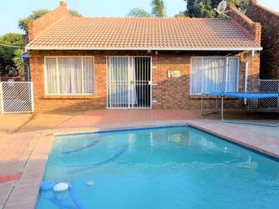 3 Bedroom Freehold Sold in Impala Park