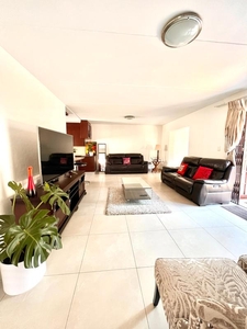3 Bedroom house in Lonehill For Sale
