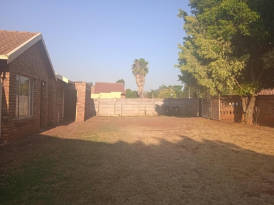 3 Bedroom House to rent in The Orchards