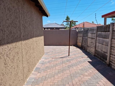 4 bedroom, Akasia Gauteng N/A