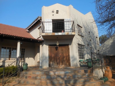 4 Bedroom farmhouse in Mnandi For Sale