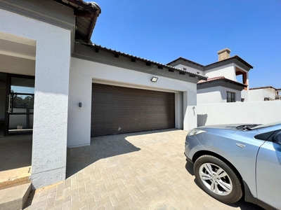 4 Bedroom House for sale in Aerorand