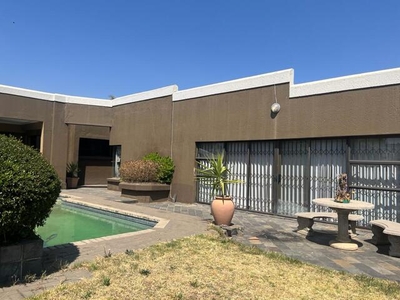 House For Rent In Glenvista, Johannesburg
