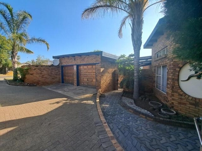 House For Sale In Aviary Hill, Newcastle