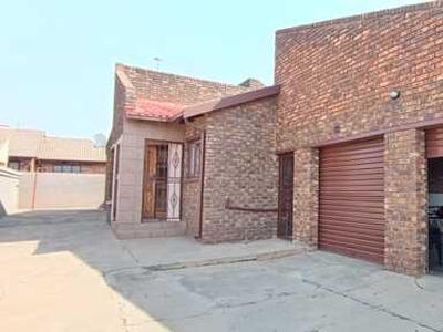 House For Sale In Kwaguqa Ext 7, Witbank