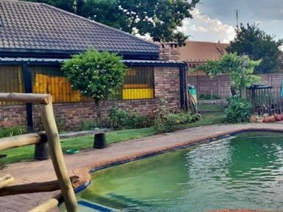 House For Sale In Tasbet Park Ext 3, Witbank