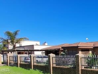 House For Sale In Vredenburg, Western Cape