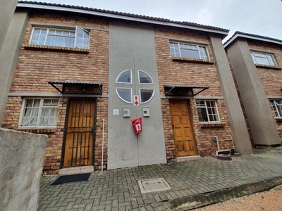 Townhouse For Rent In Birchleigh, Kempton Park