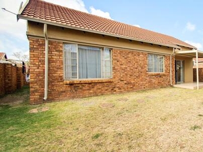 Townhouse For Rent In Equestria, Pretoria