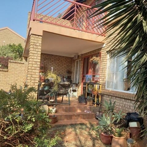 Townhouse For Rent In Faerie Glen, Pretoria