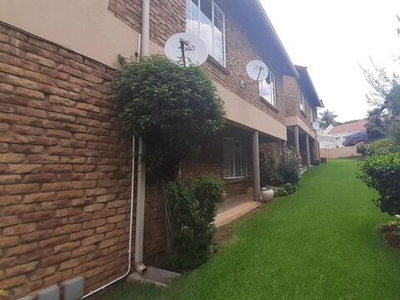 Townhouse For Rent In Glenvista, Johannesburg