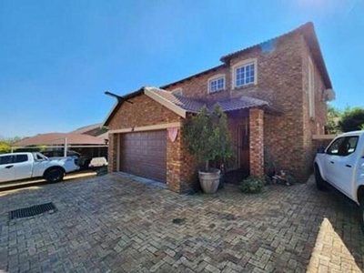 Townhouse For Rent In Honeydew Grove, Roodepoort