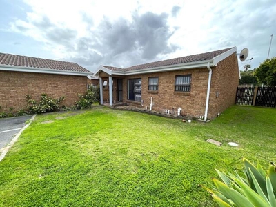 Townhouse For Rent In Sonstraal Heights, Durbanville