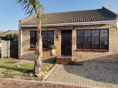 Townhouse For Sale In Bothasrus, Despatch