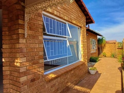 Townhouse For Sale In Dal Fouche, Springs