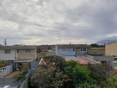 Townhouse For Sale In Ocean View, Cape Town