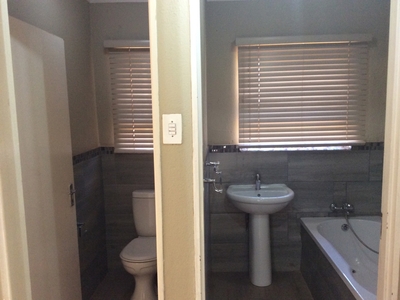 2 bedroom house to rent in Protea Glen