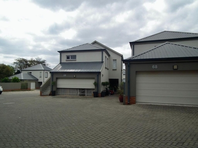4 Bedroom Townhouse for sale in Broadacres - 69 Umthunzi Gardens, 36 Lombardy Street