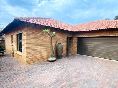 3 Bedroom Townhouse For Sale in Equestria