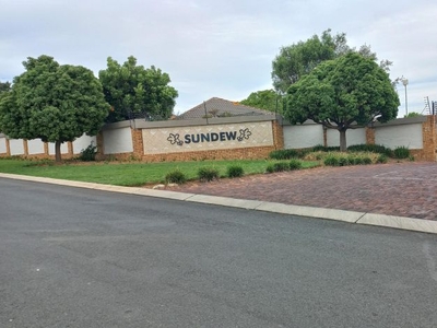 3 Bedroom townhouse - sectional to rent in Kosmosdal, Centurion