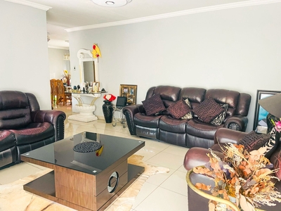 4 bedroom house to rent in Signal Hill (Newcastle)